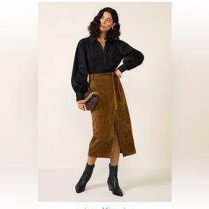 Like new—Paula Suede skirt by Evereve size S